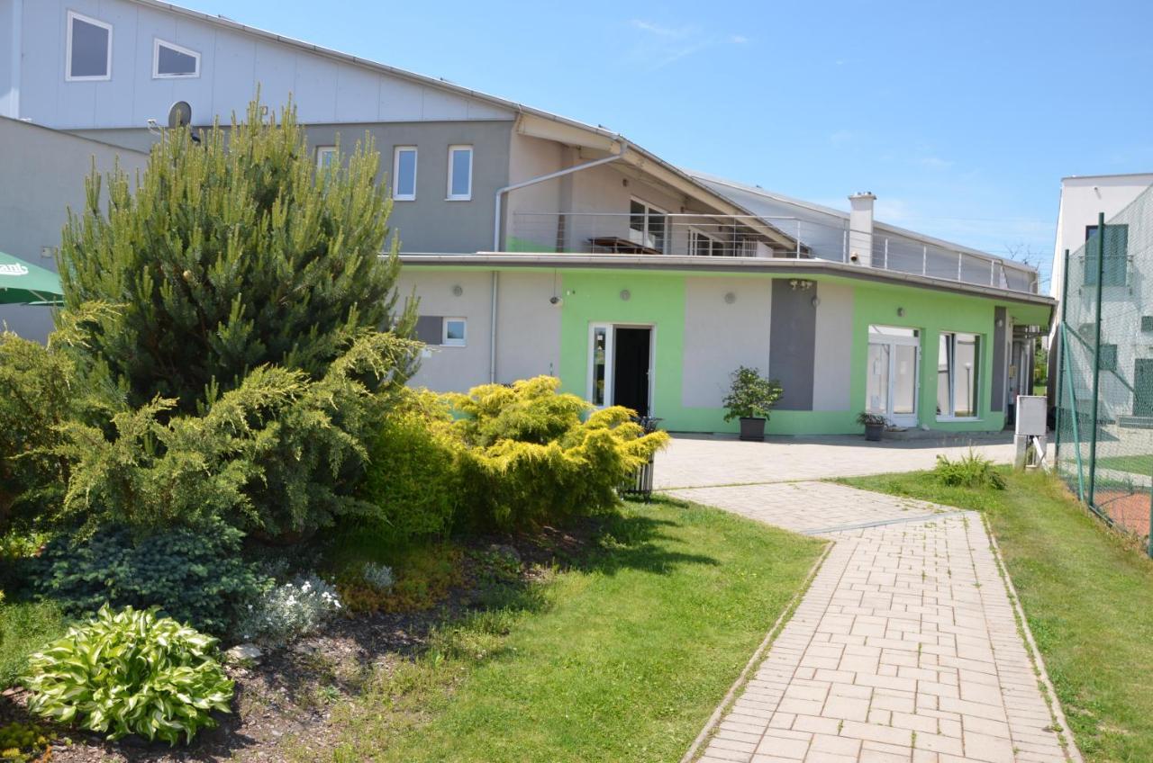 Penzion Rocket Club Lucenec Exterior photo